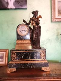 orologio antico in bronzo a pendolo 