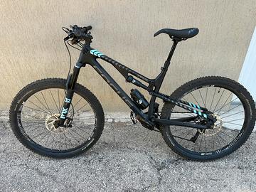 MTB FOCUS SPINE BIAMMORTIZZATA IN CARBONIO