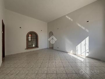 3 LOCALI A RIVOLTA D'ADDA