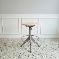 Sgabello industriale design anni 60