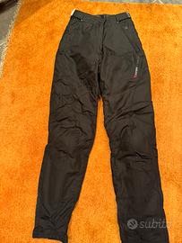Pantaloni Dainese e stivali moto