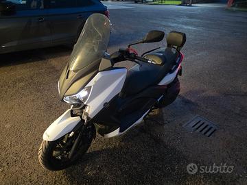 Yamaha X-MAX 400 (2014) -10.000km-Pari al  nuovo