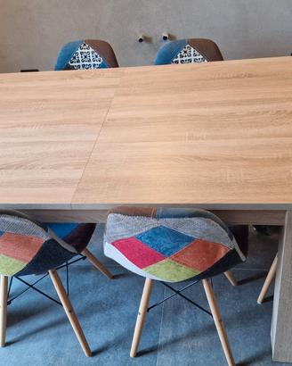 Tavolo allungabile con 4 sedie e 2 poltroncine
