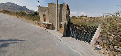 casa e terreno in contrada Baronessa 