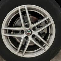 Cerchi in lega Alfa Romeo con pneumatici