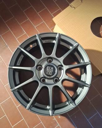 Cerchi in lega MSW by OZ da 15” con gomme al 70%