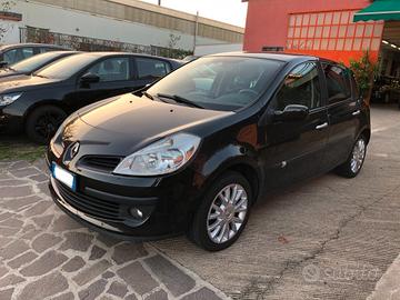 Renault Clio 1.2 16V 5 porte Le Iene