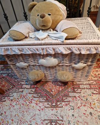 Cesta in vimini e peluche