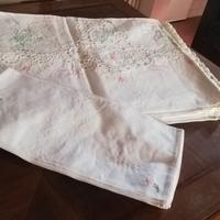 Tovaglia misto lino da 12 ricamo e uncinetto