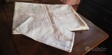 Tovaglia misto lino da 12 ricamo e uncinetto