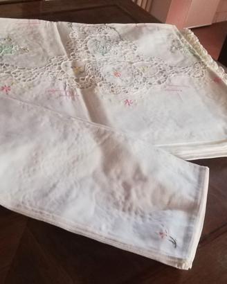 Tovaglia misto lino da 12 ricamo e uncinetto