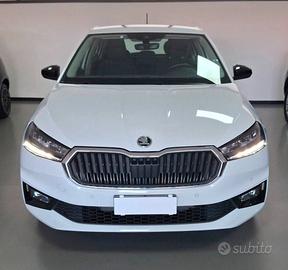 Skoda Fabia 1.0 MPI 80 CV Young Edition Retrocamer