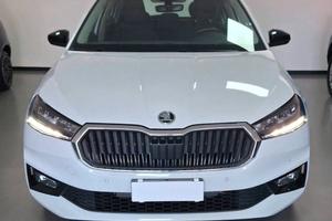 Skoda Fabia 1.0 MPI 80 CV Young Edition Retrocamer