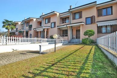 VILLA A SCHIERA A CIGLIANO