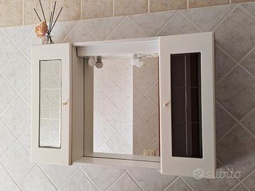 Mobile bagno con specchio e luci
