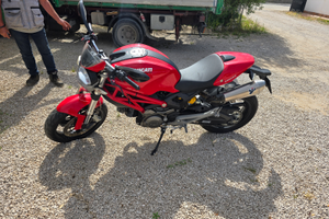 Ducati monster 696