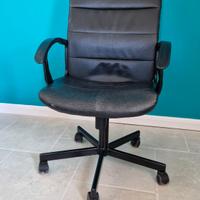 Sedia ufficio Ikea nera girevole con braccioli