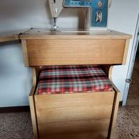 Macchina da cucire Singer, mobile in legno