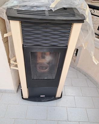 stufa a pellet per termosifoni/fancoil