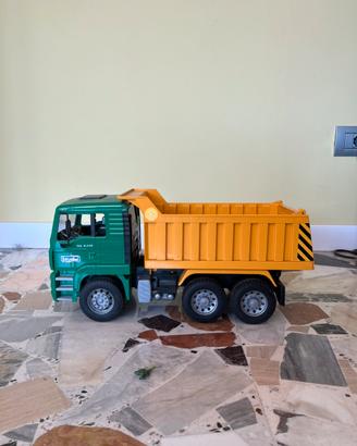 Camion Bruder
