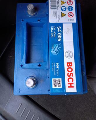 Batteria auto  bosh 60ah