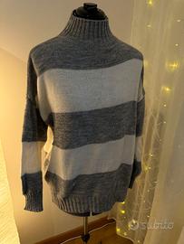 Maglione collo alto a righe