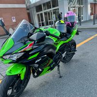 Kawassaki ninja650 con scarico Ak