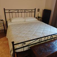 Letto Matrimoniale in Ferro Battuto Rete/Comodini