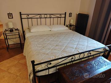 Letto Matrimoniale in Ferro Battuto Rete/Comodini