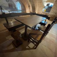 Tavolo legno rustico con sedie e panca