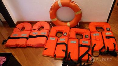 Giubbotti salvagenti 8 per adulti e 2 per bambini
