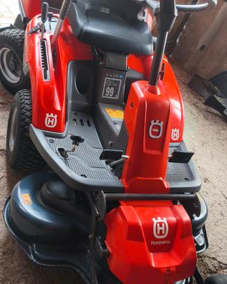 trattorino rider Husqvarna R214T