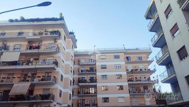 3 LOCALI A NAPOLI