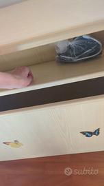 mobile in legno con scomparto
