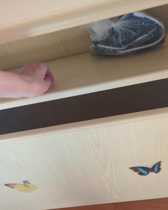 mobile in legno con scomparto