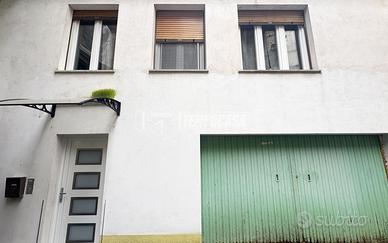 CASA SEMI-INDIPENDENTE CON BOX E GIARDINO A PORTUL