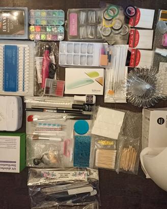 Kit ricostruzione unghie, lampade led e..