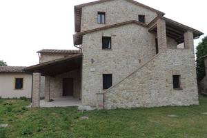 Rustico / Casale di 470 m² con più di 5 locali a A
