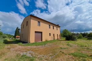 Casale con parco Peccioli Pisa