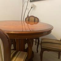 Tavolo rotondo allungabile con4 sedie e credenza