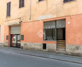 NEGOZIO A CASALE MONFERRATO