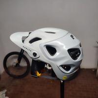 Casco Oakley