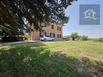 Villa di 145 m² con più di 5 locali e box auto dop