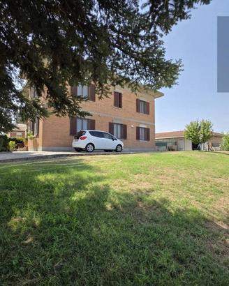 Villa di 145 m² con più di 5 locali e box auto dop