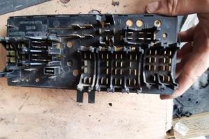 Scatola fusibili usata alfa 75 1.8 iniezione