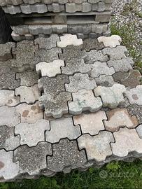 PAVE' AUTOBLOCCANTE IN CEMENTO
