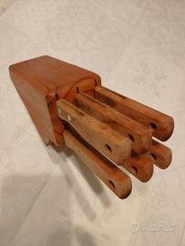 ceppo in legno con 6 coltelli da bistecca