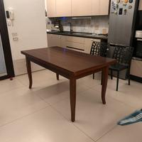 Tavolo in legno rettangolare allungabile