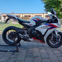 Honda cbr 1000 rr fireblade 2012