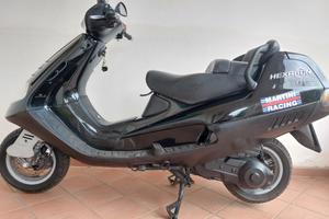 Piaggio Hexagon GT 250 (motore Honda)